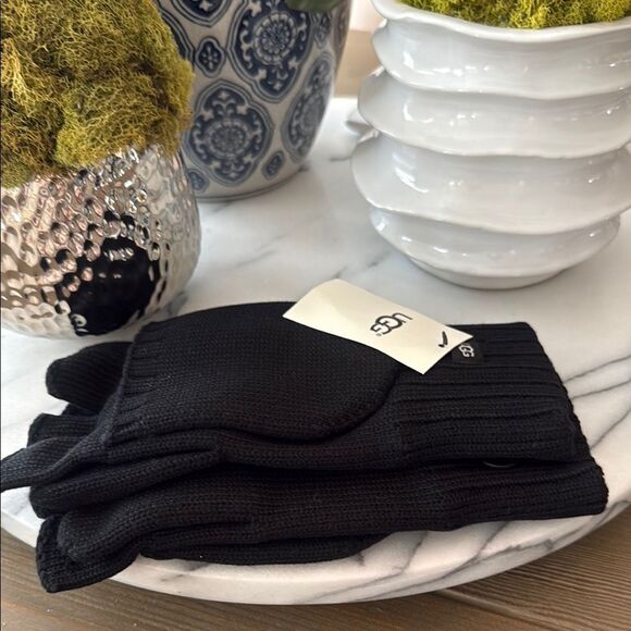 UGG flip mittens